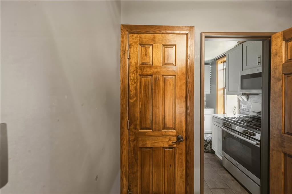 1075 Sheepshead Bay Road 7b Property Photo 11