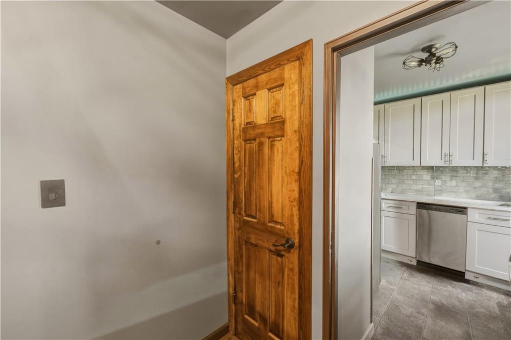 1075 Sheepshead Bay Road 7b Property Photo 12
