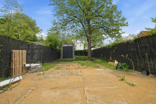 10219 213th Street Property Photo 3