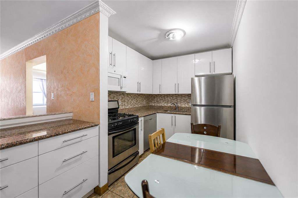 2610 Ocean Parkway 2d Property Photo 3