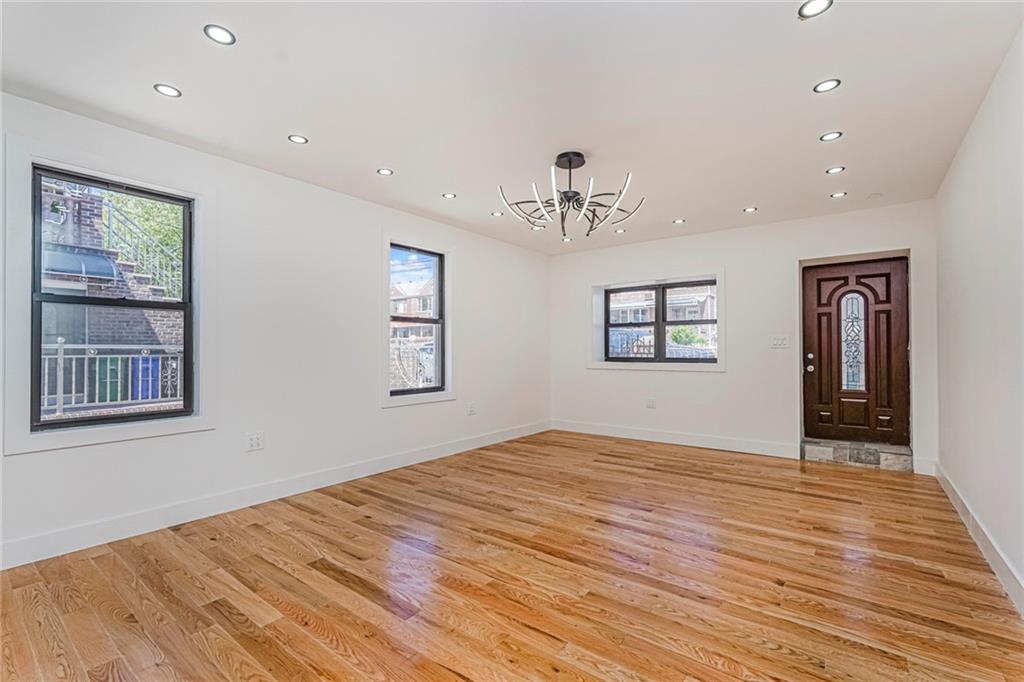 994 East 54th Street Property Photo 4