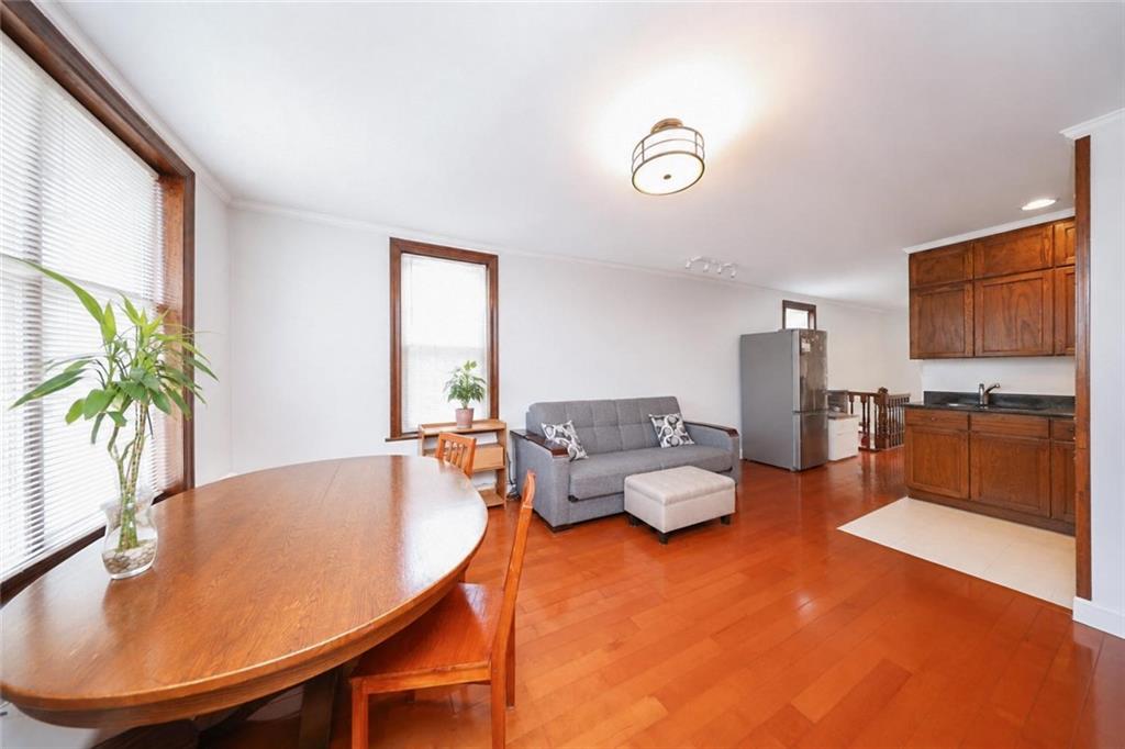 1390 West 7th Street Property Photo 4