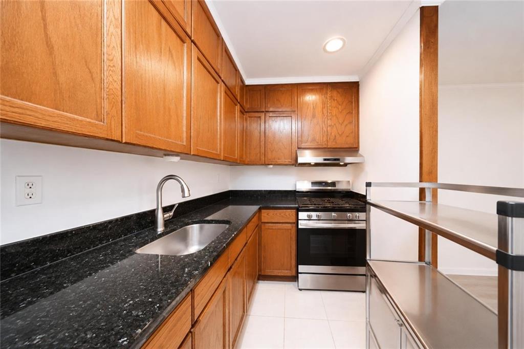1390 West 7th Street Property Photo 8