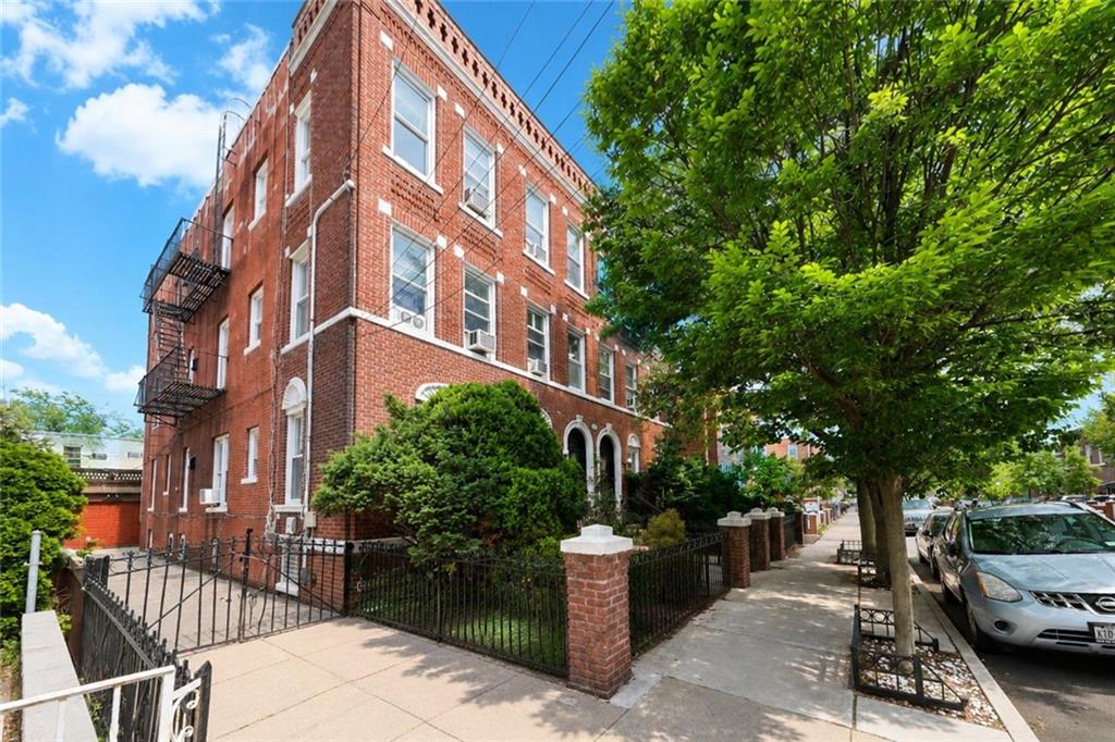 1871 West 13th Street Property Photo 2