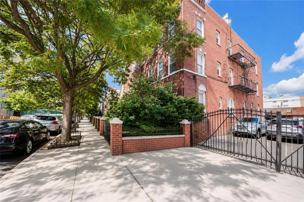 1871 West 13th Street Property Photo 3