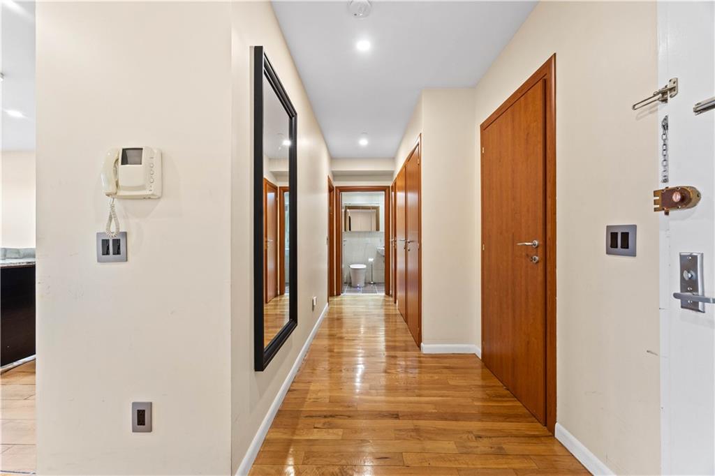 2615 East 17th Street 5d Property Photo 6