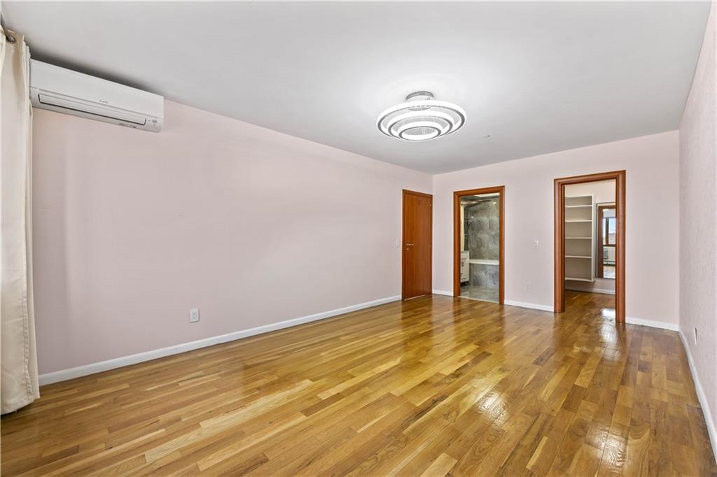2615 East 17th Street 5d Property Photo 8