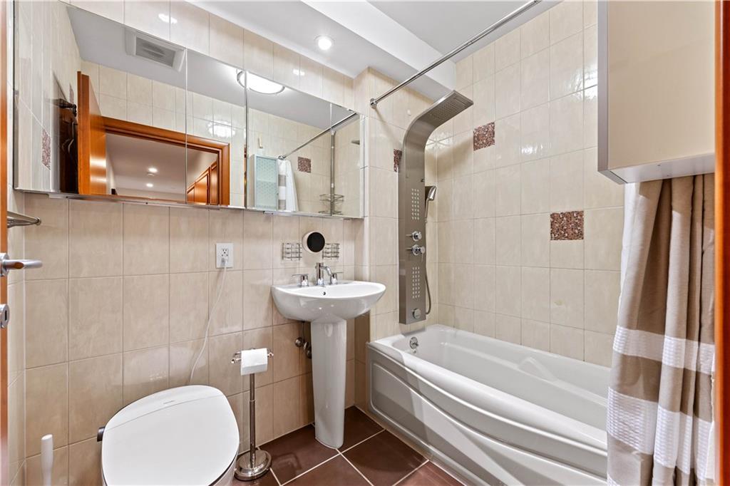 2615 East 17th Street 5d Property Photo 10