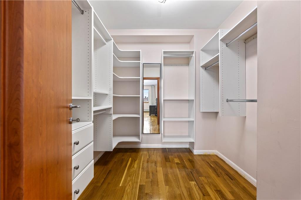 2615 East 17th Street 5d Property Photo 11