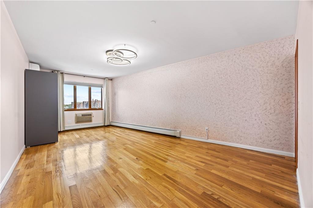 2615 East 17th Street 5d Property Photo 12