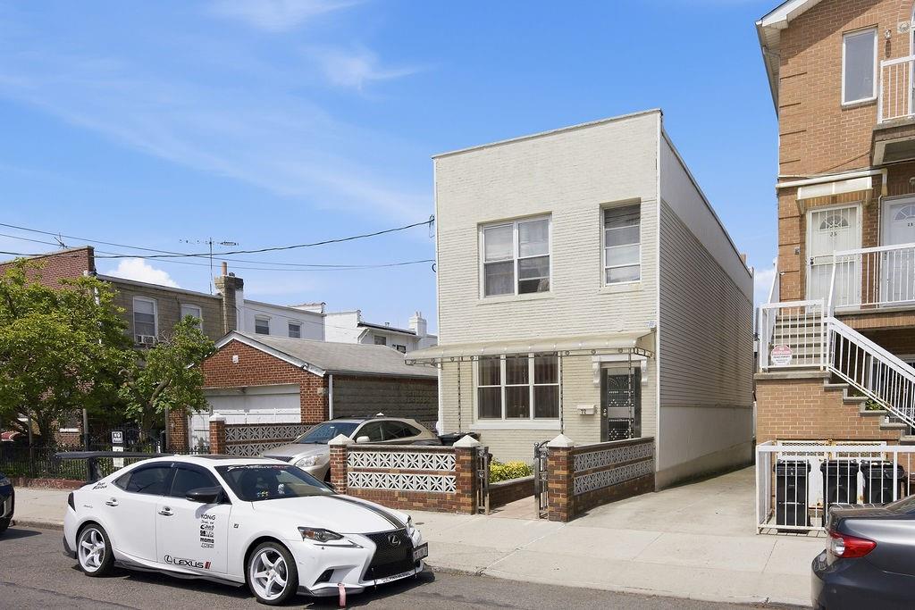 72 Bay 38th Street Property Photo 2