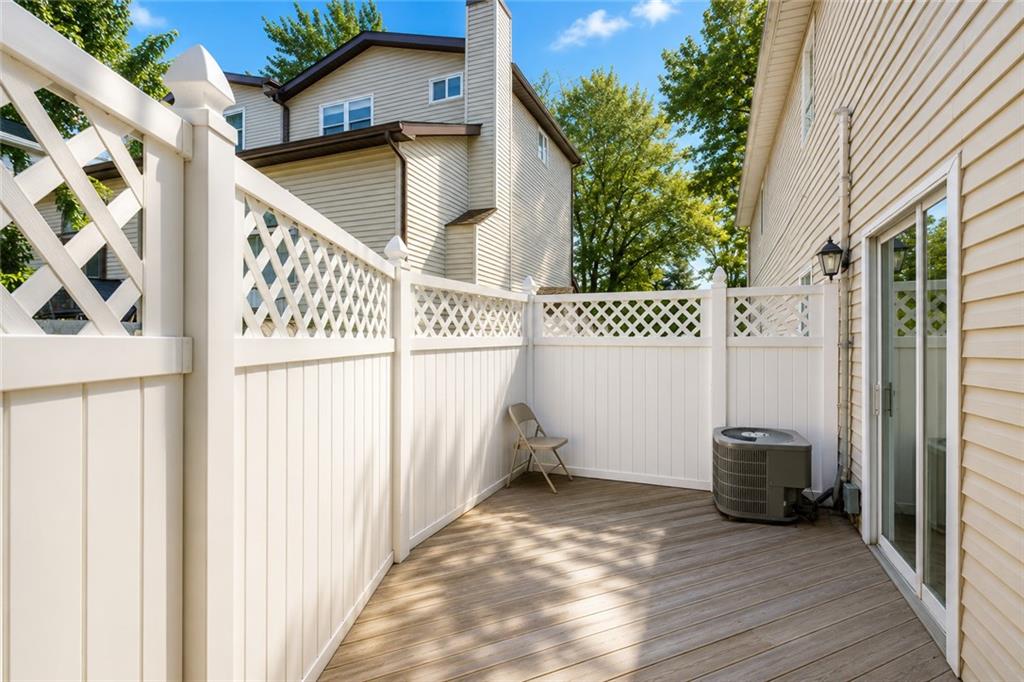 12 Lexington Lane Property Photo 10