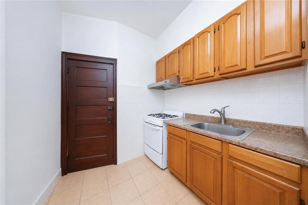 665 59th Street Property Photo 5