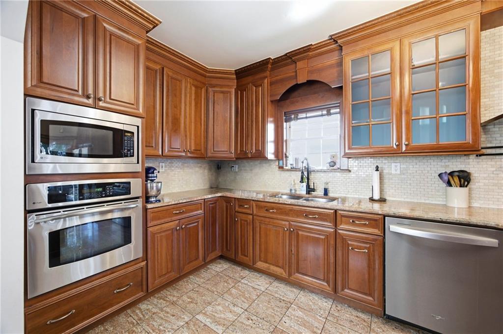 1739 East 26th Street Property Photo 7