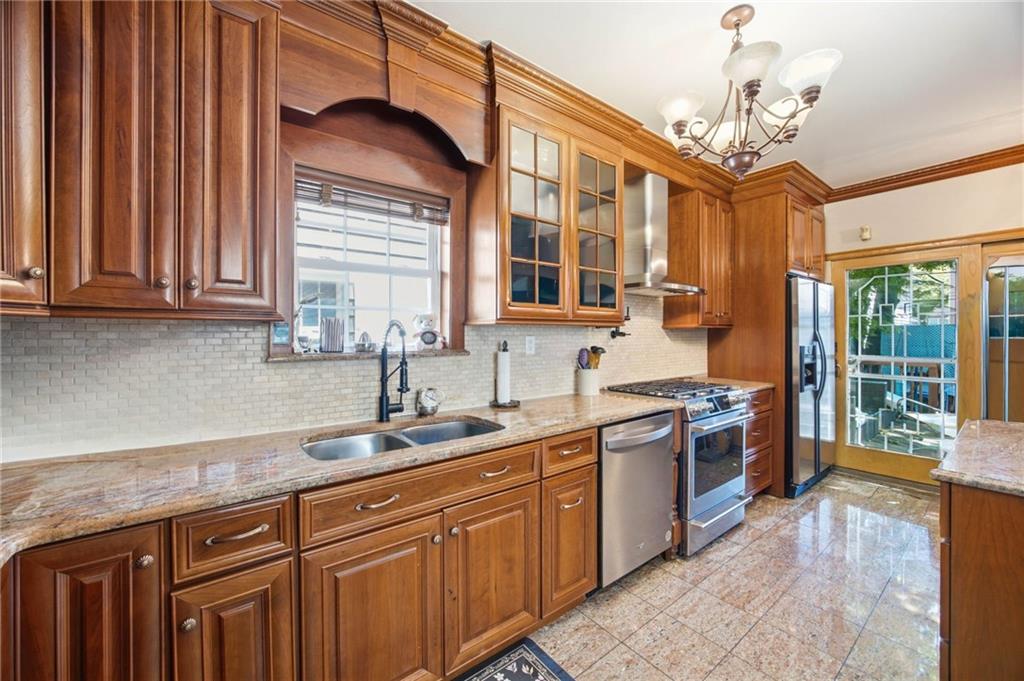 1739 East 26th Street Property Photo 8