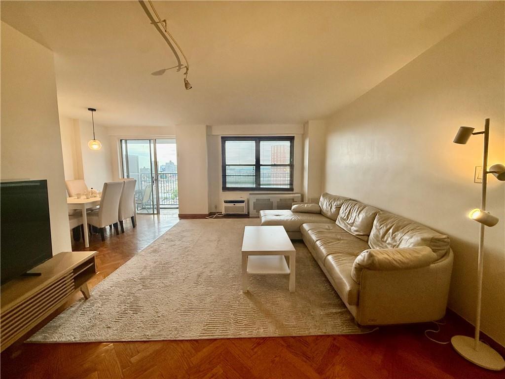601 Surf Avenue 10h Property Photo 5