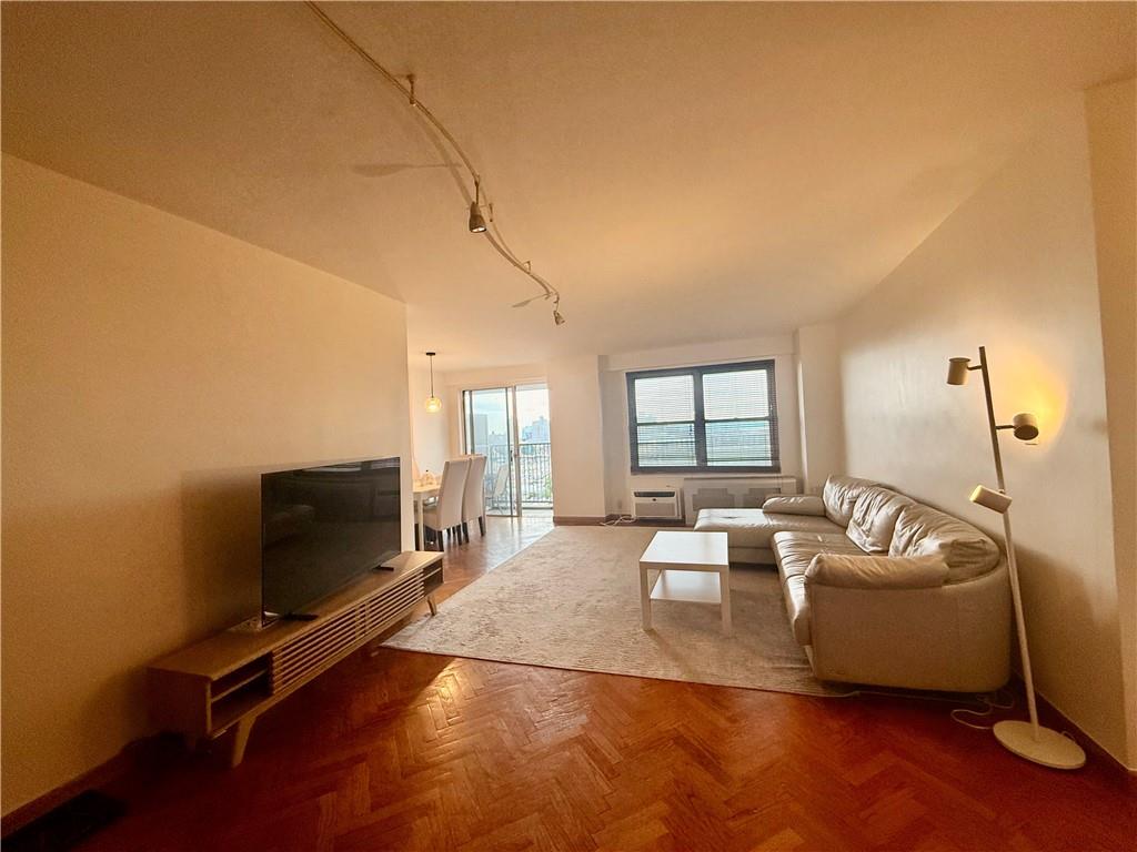 601 Surf Avenue 10h Property Photo 6