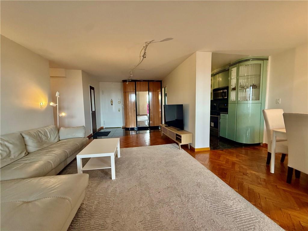 601 Surf Avenue 10h Property Photo 18