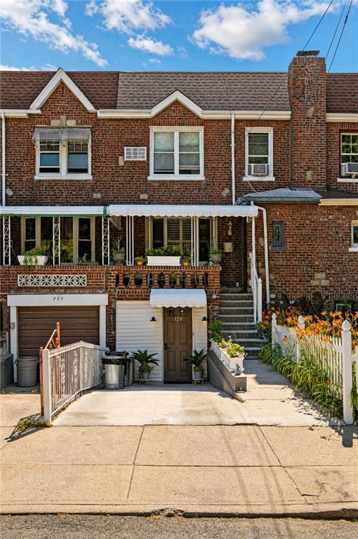 725 East 48th Street Property Photo 1