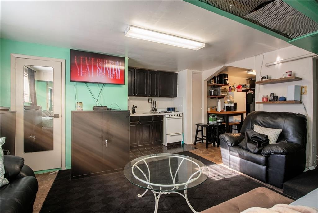 725 East 48th Street Property Photo 12