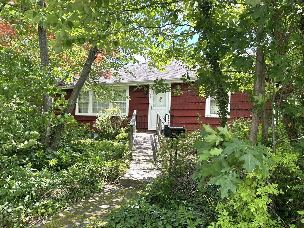 1721 Carlton Avenue Property Photo 1