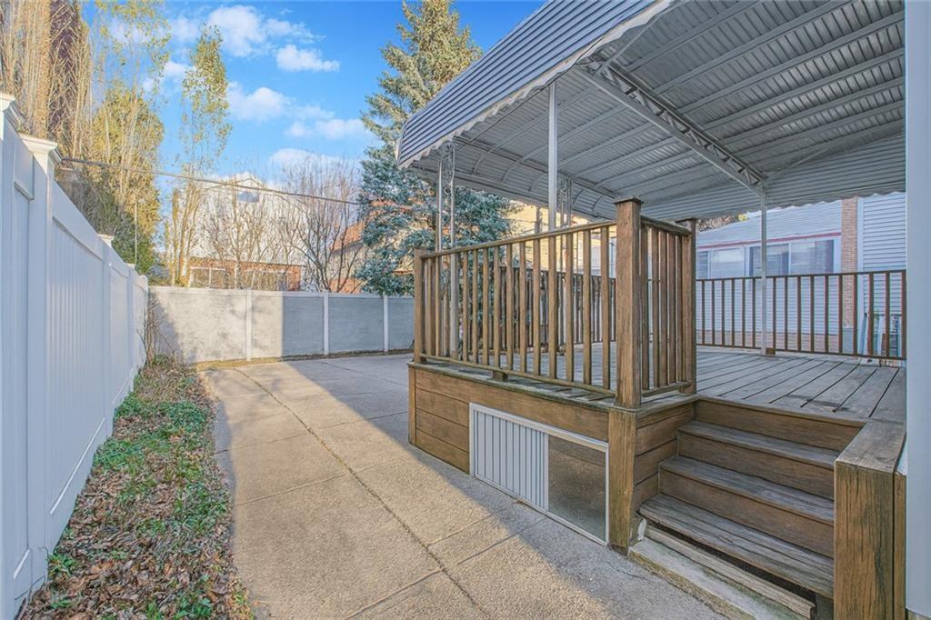 1621 70th Street Property Photo 3