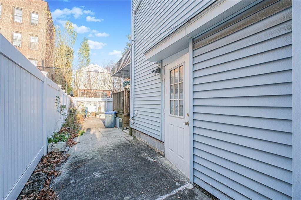 1621 70th Street Property Photo 4