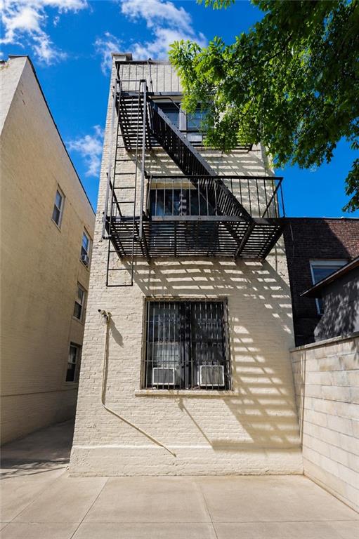 1565 70th Street Property Photo 3
