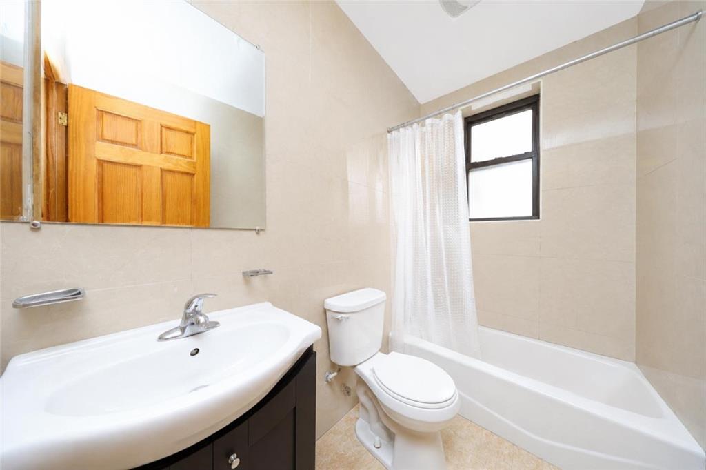 1565 70th Street Property Photo 4