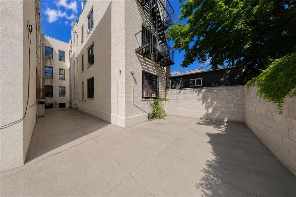 1565 70th Street Property Photo 16
