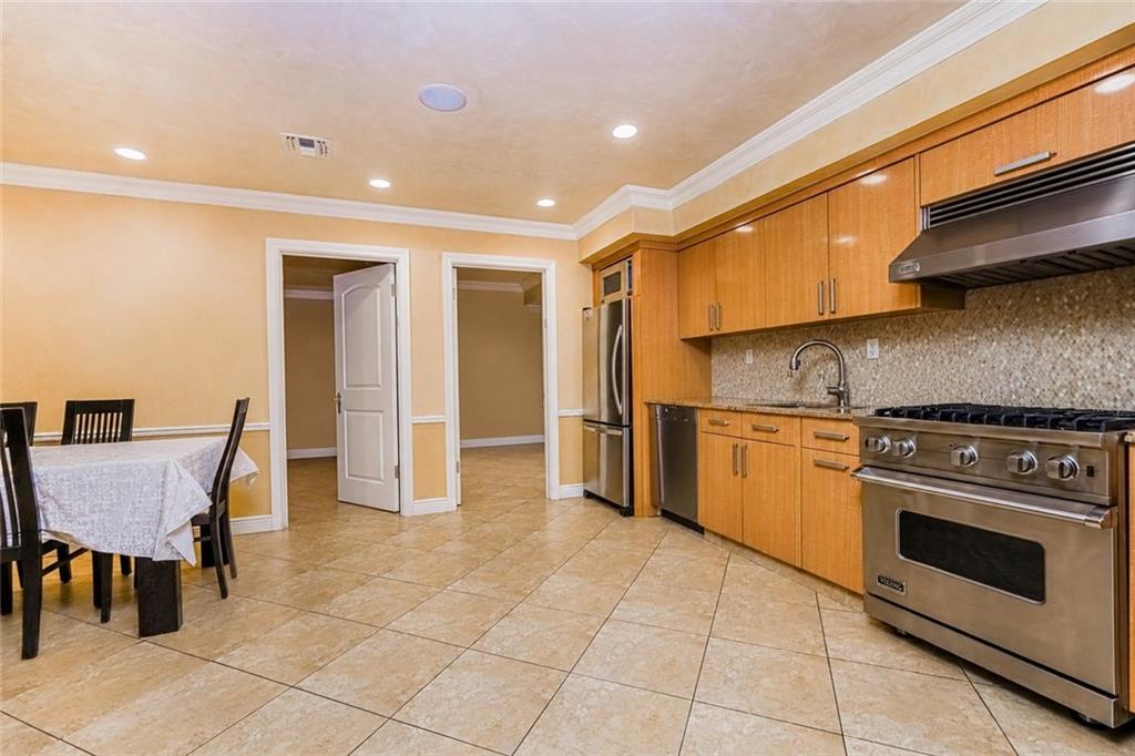 2555 West Street Property Photo 42
