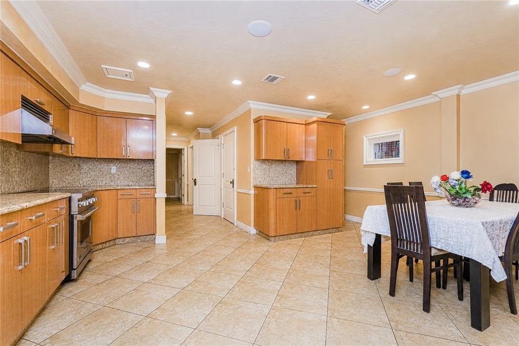 2555 West Street Property Photo 44