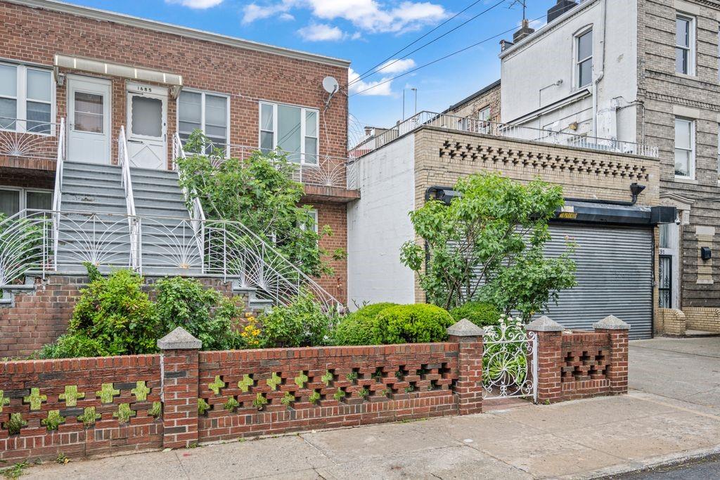 1685 84th Street Property Photo 3
