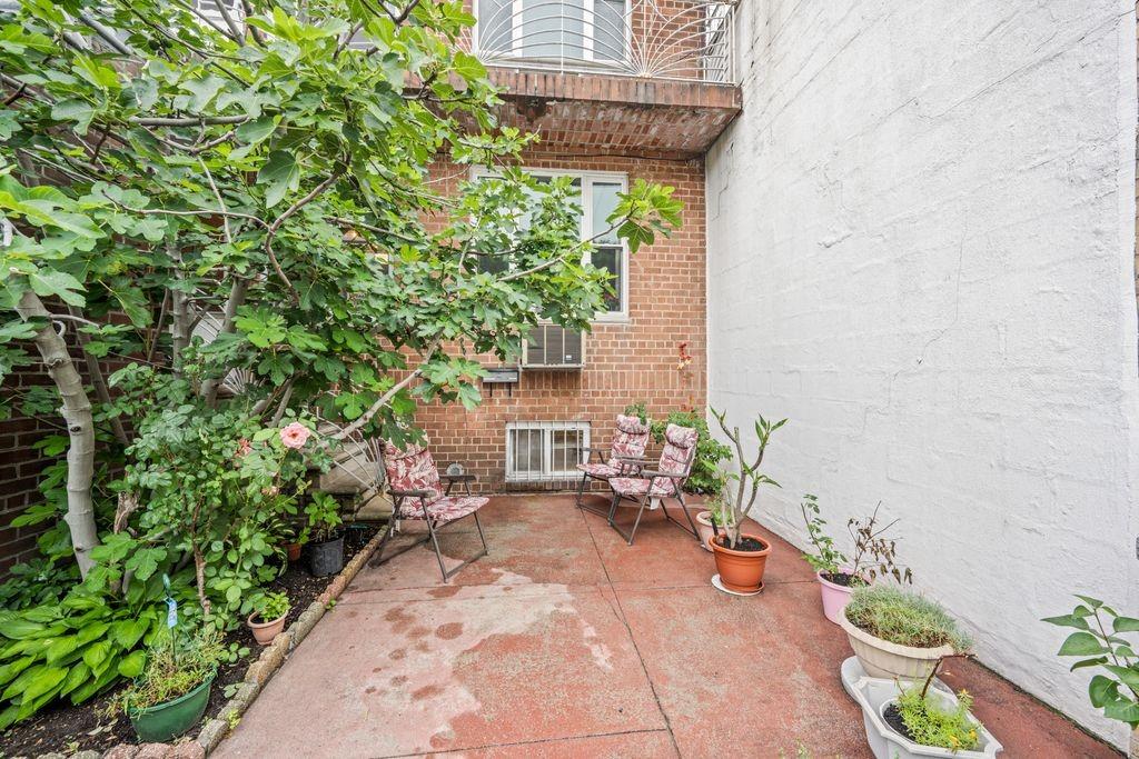 1685 84th Street Property Photo 7