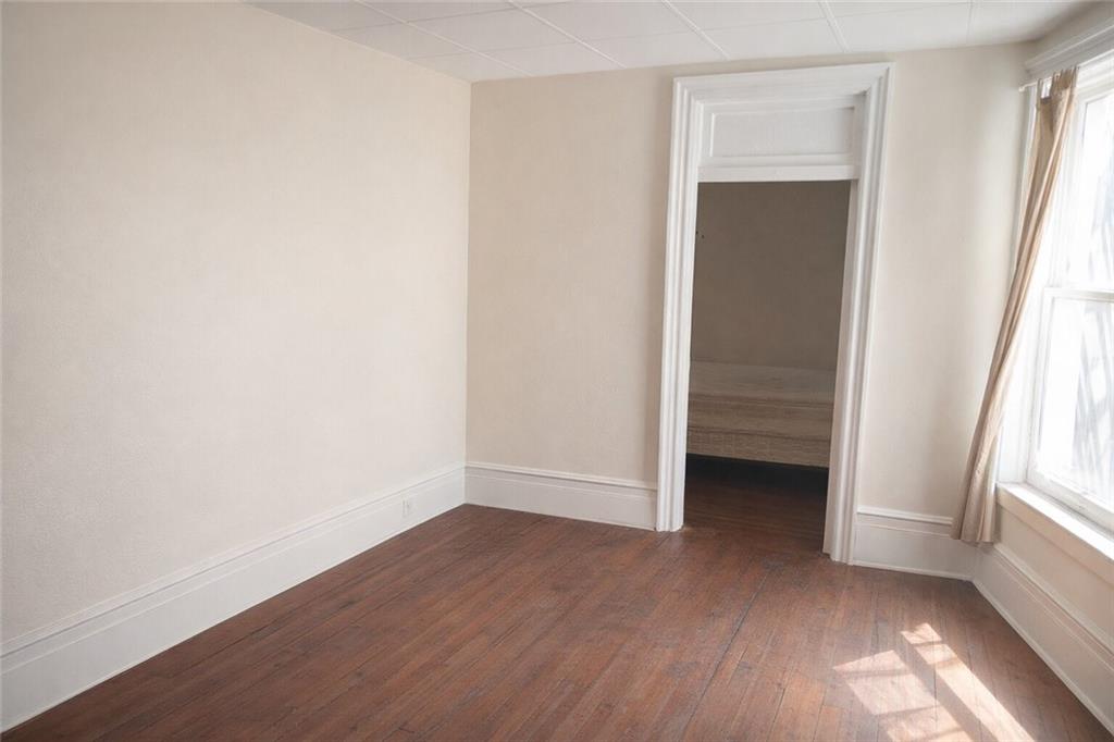 605 41st Street E Property Photo 4