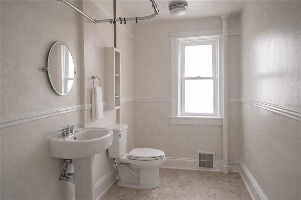 605 41st Street E Property Photo 6