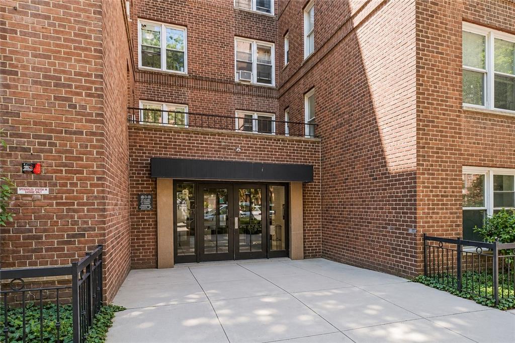 930 East 7th Street 1A Property Photo 1