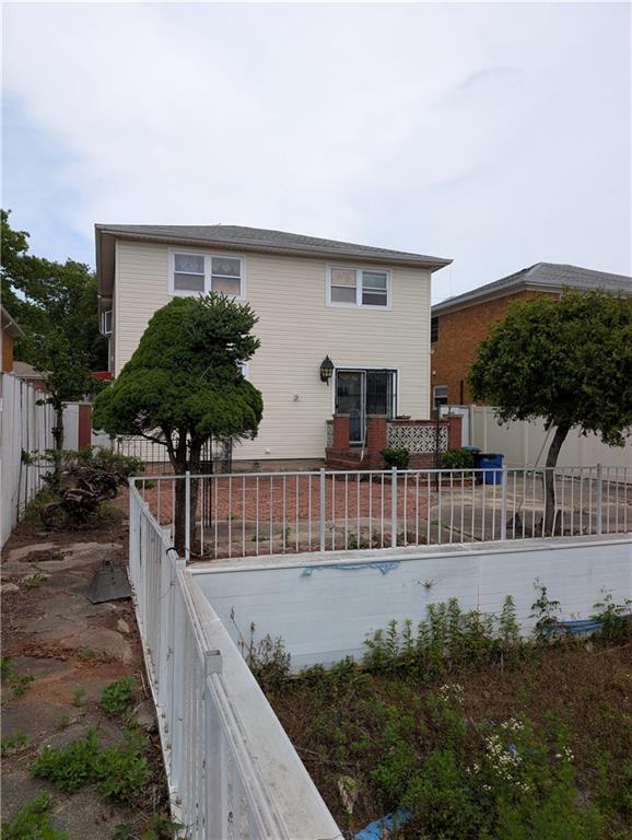 653 Hylan Boulevard Property Photo 4