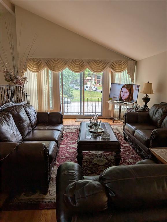 653 Hylan Boulevard Property Photo 10