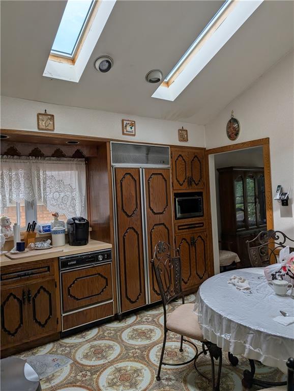653 Hylan Boulevard Property Photo 12
