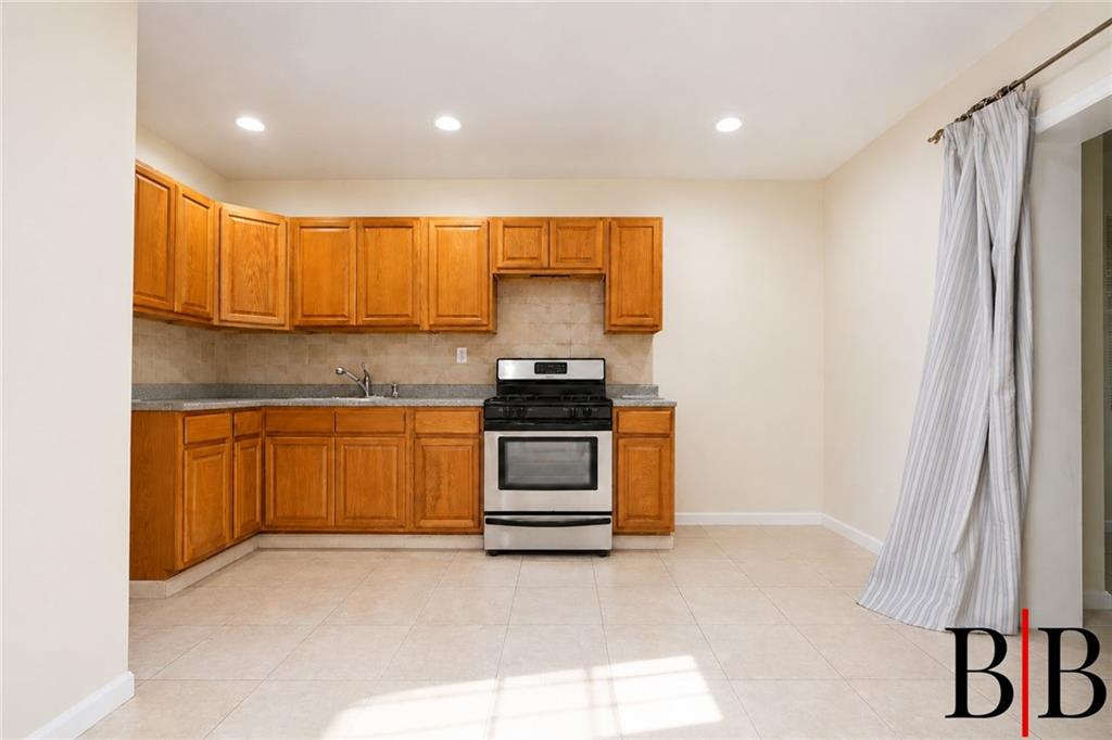 2214 Coleman Street Property Photo 9