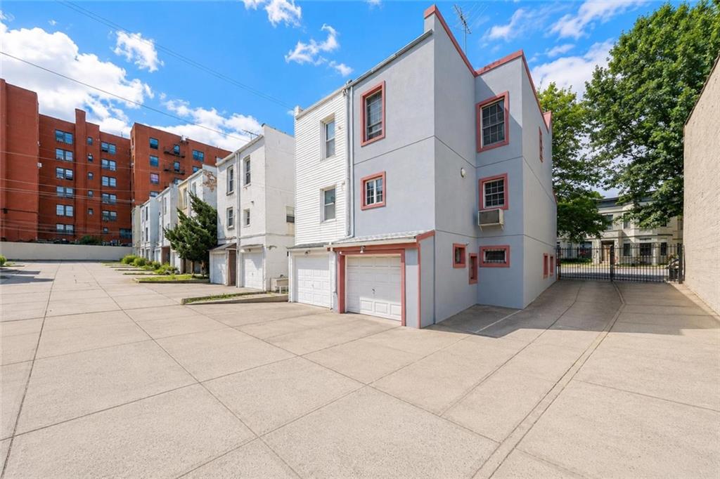 95a 71st Street Property Photo 4