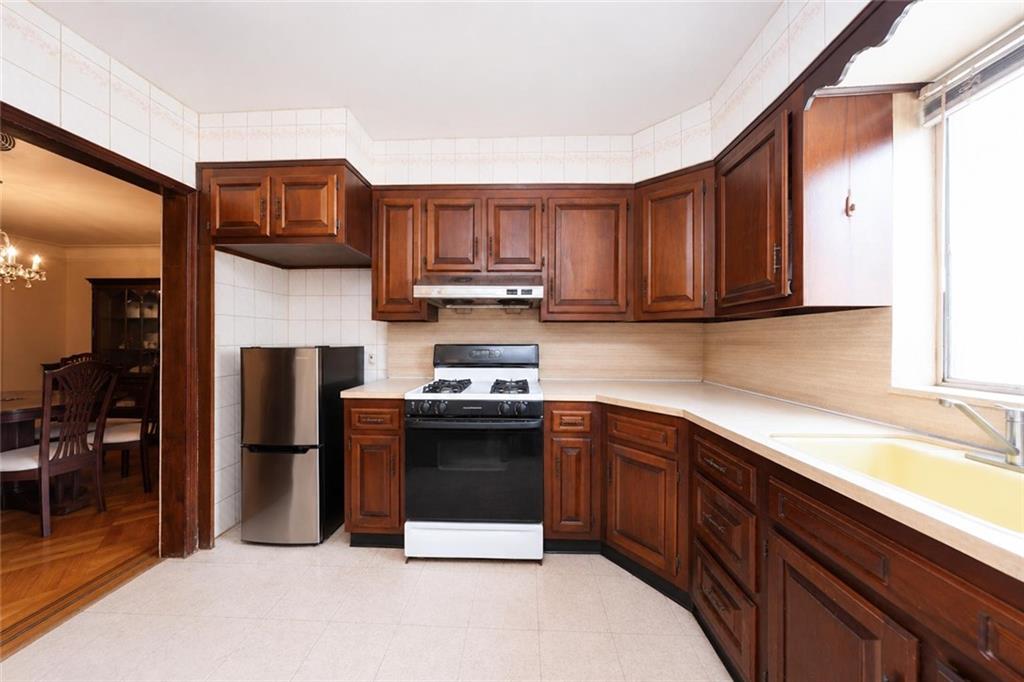 95a 71st Street Property Photo 12