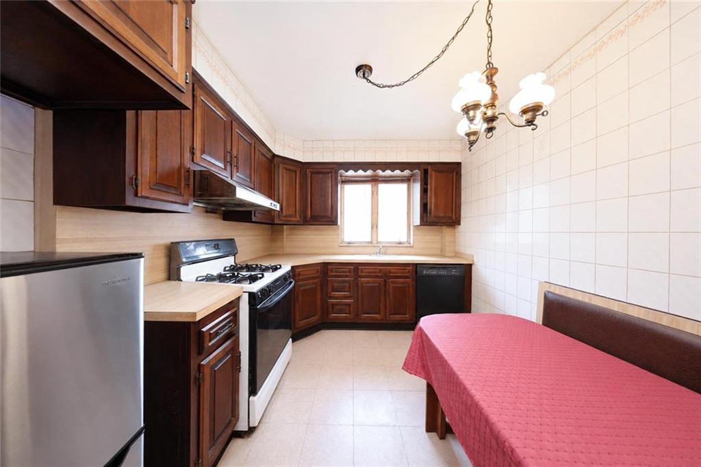 95a 71st Street Property Photo 13