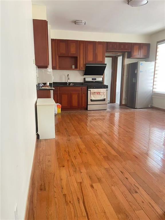 1392 West 7th Street Property Photo 3