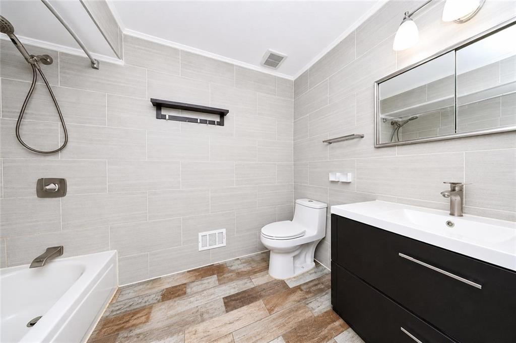 28 Long Pond Lane Property Photo 13