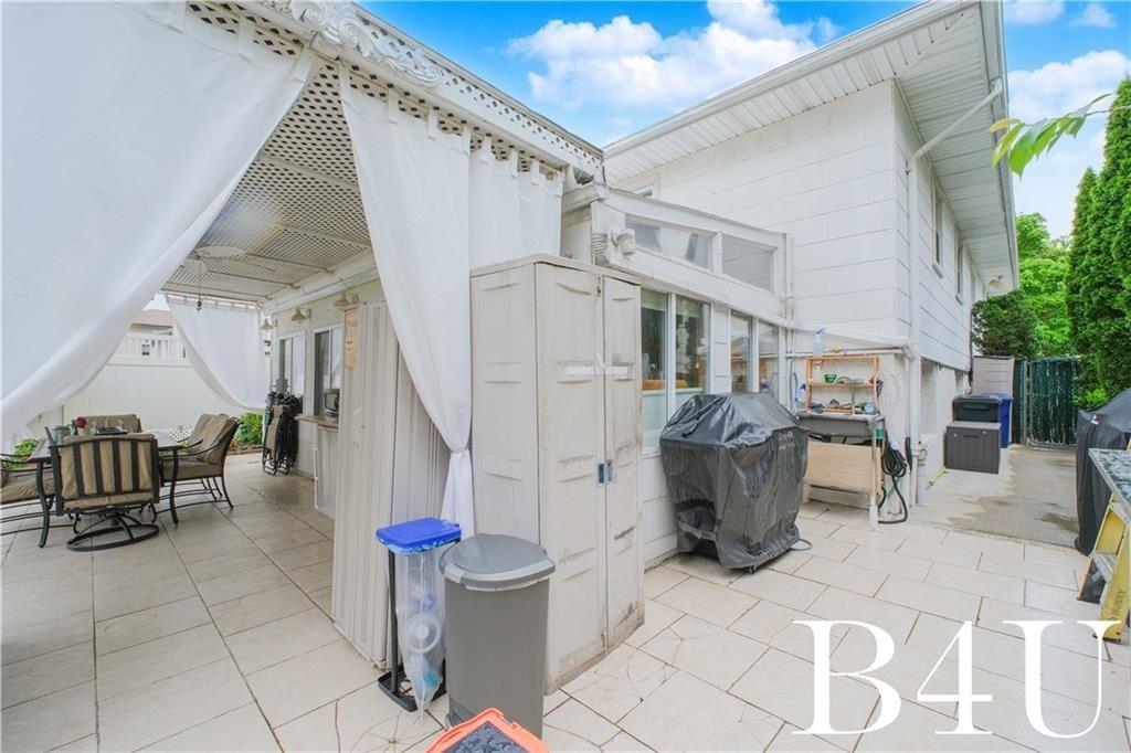 2544 East 64th Street Property Photo 19