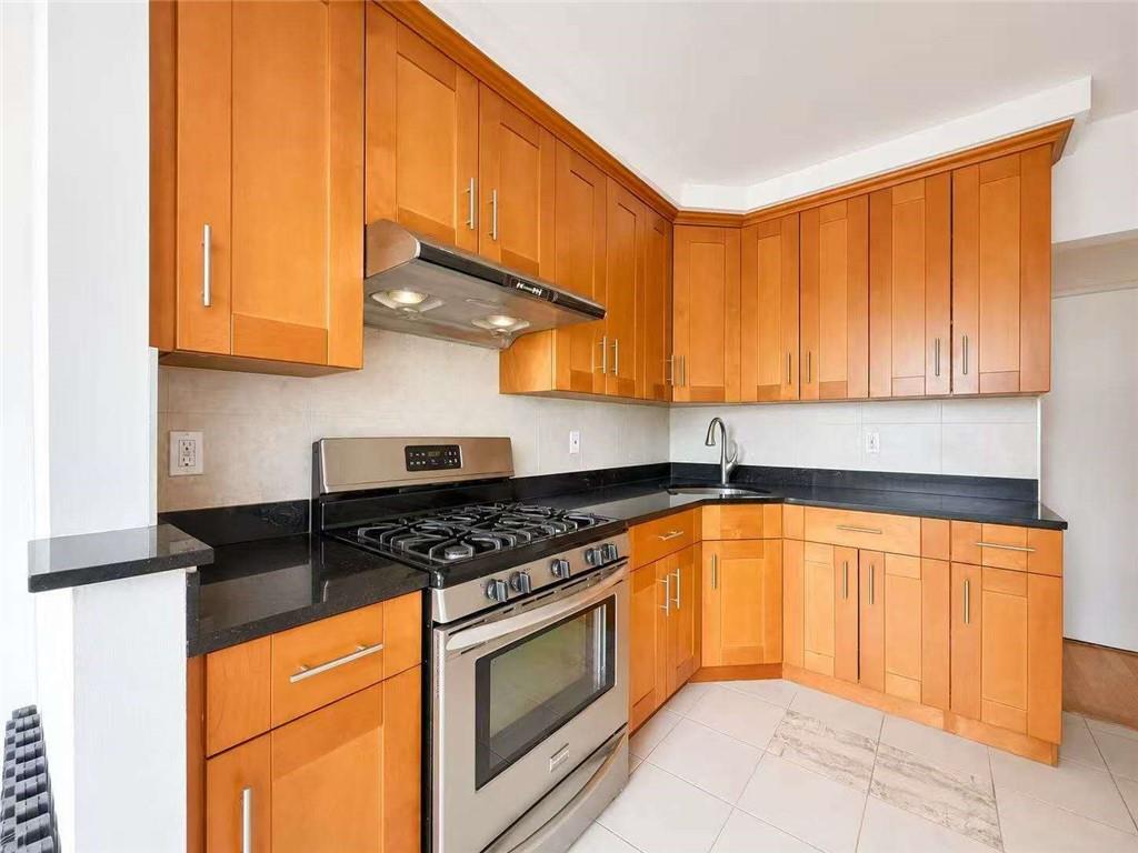 1132 76th Street Property Photo 3