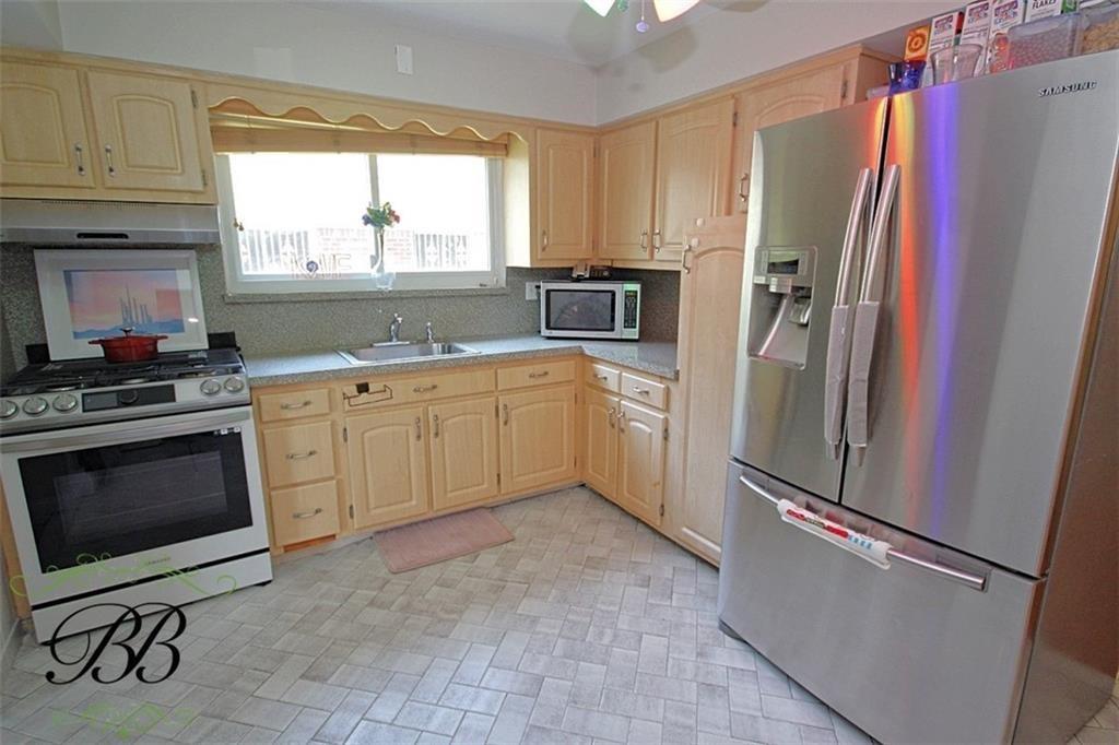 9419 Avenue J Property Photo 10
