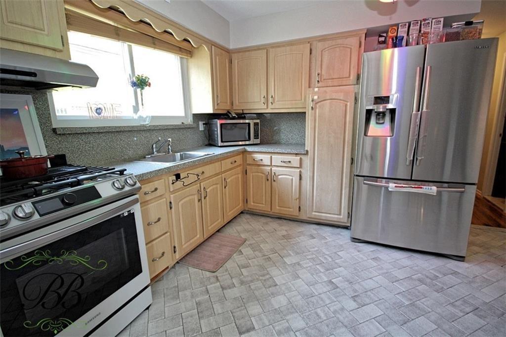9419 Avenue J Property Photo 11